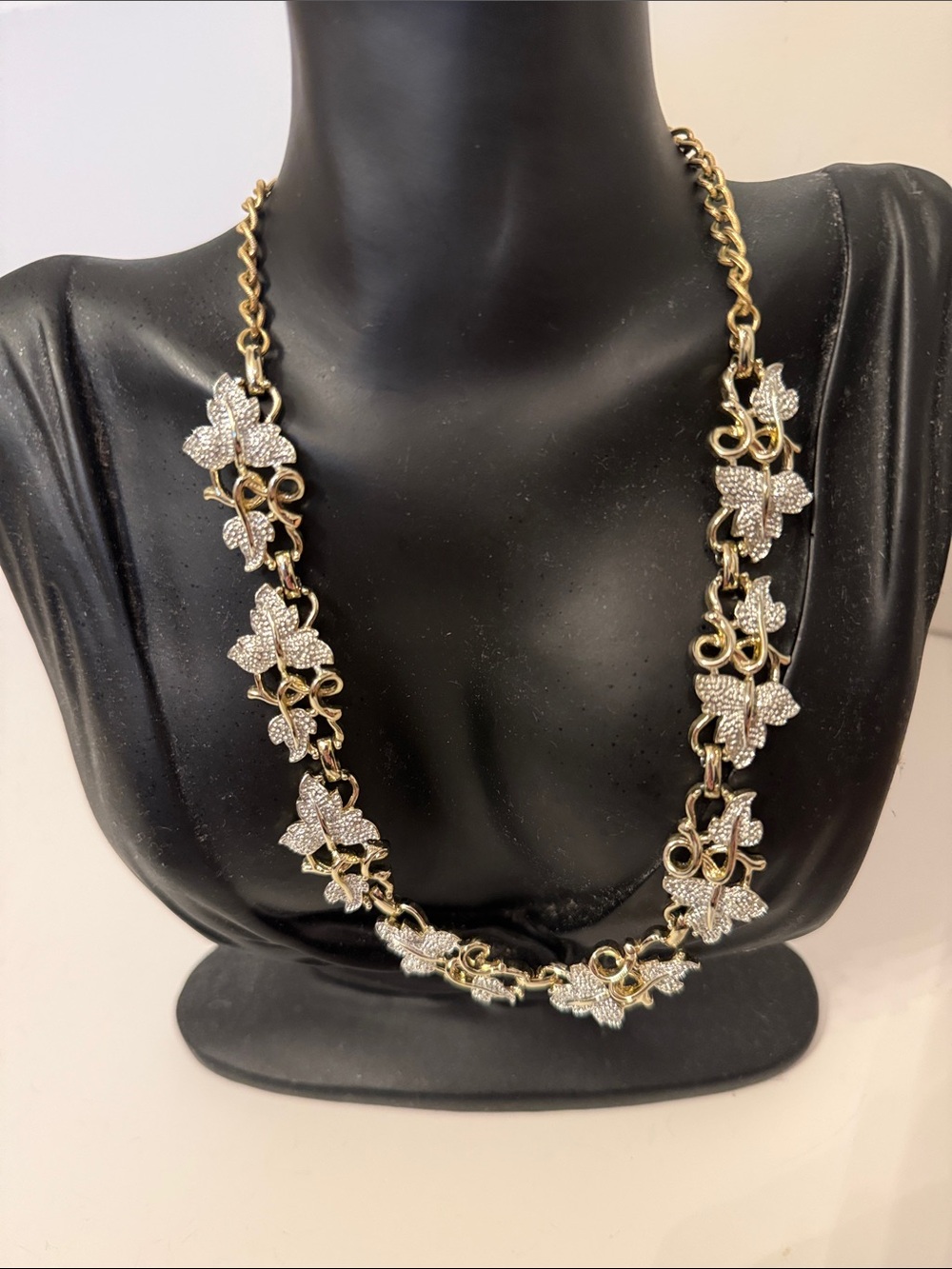 VINTAGE SARAH COVENTRY NECKLACE SILVERTONE LEAVES LEAF LINKS GOLD CHAIN HARDWARE